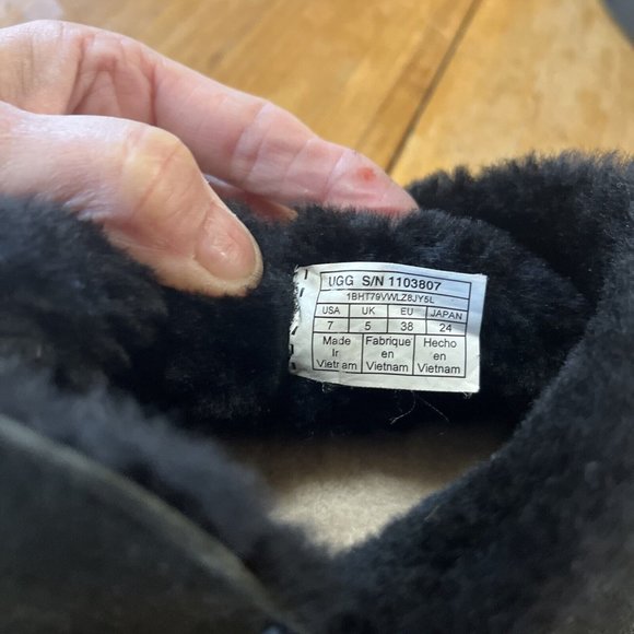 UGG Size 7 Melrose Ankle Booties Black Suede Sn 1103807 Shearling Lining - Picture 11 of 14